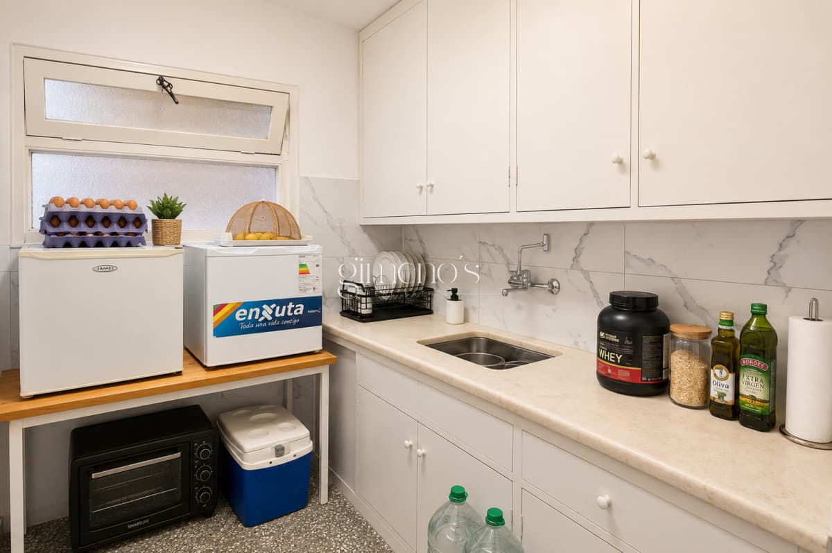 Apartamento en Venta de 1 Dormitorio y medio en plena Peninsula de Punta Del Este