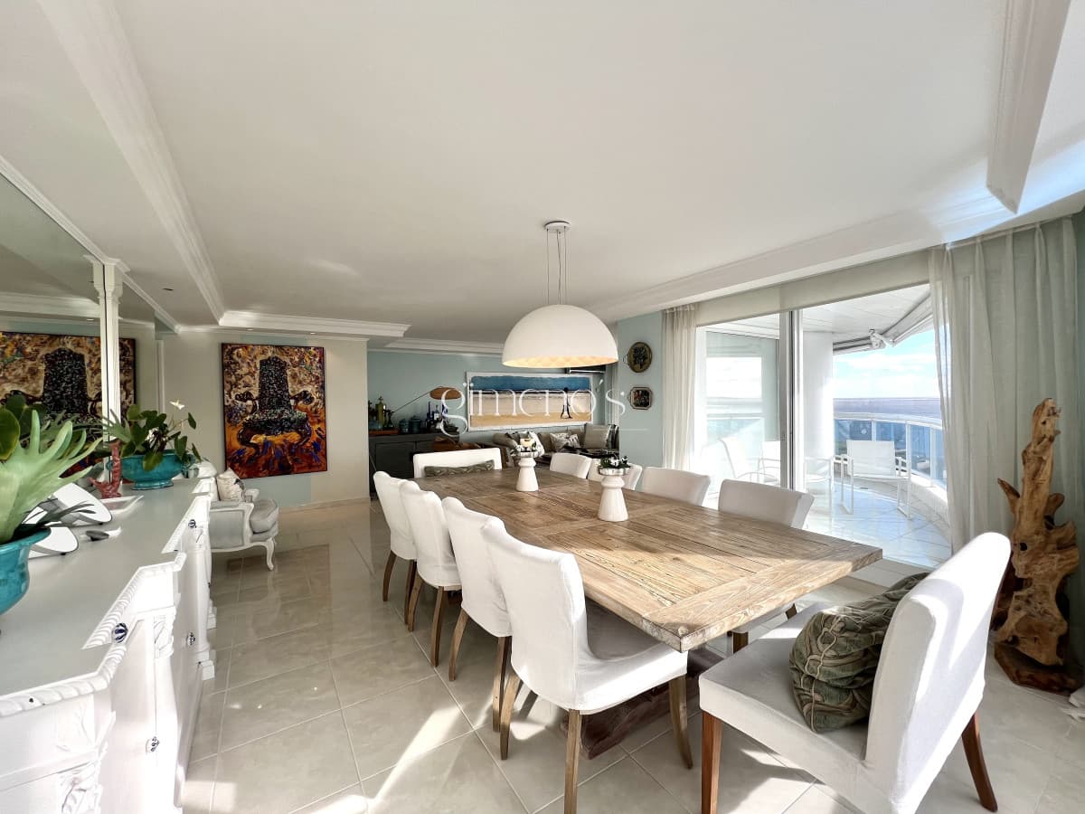 Apartamento en Venta primera linea Playa Mansa, Punta del Este