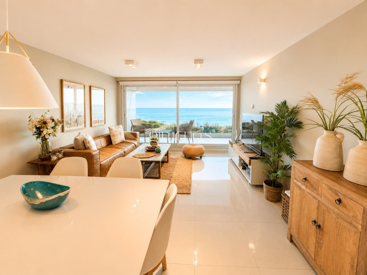 Apartamento en venta 2 dormitorios-primera linea Playa Mansa - Punta del Este