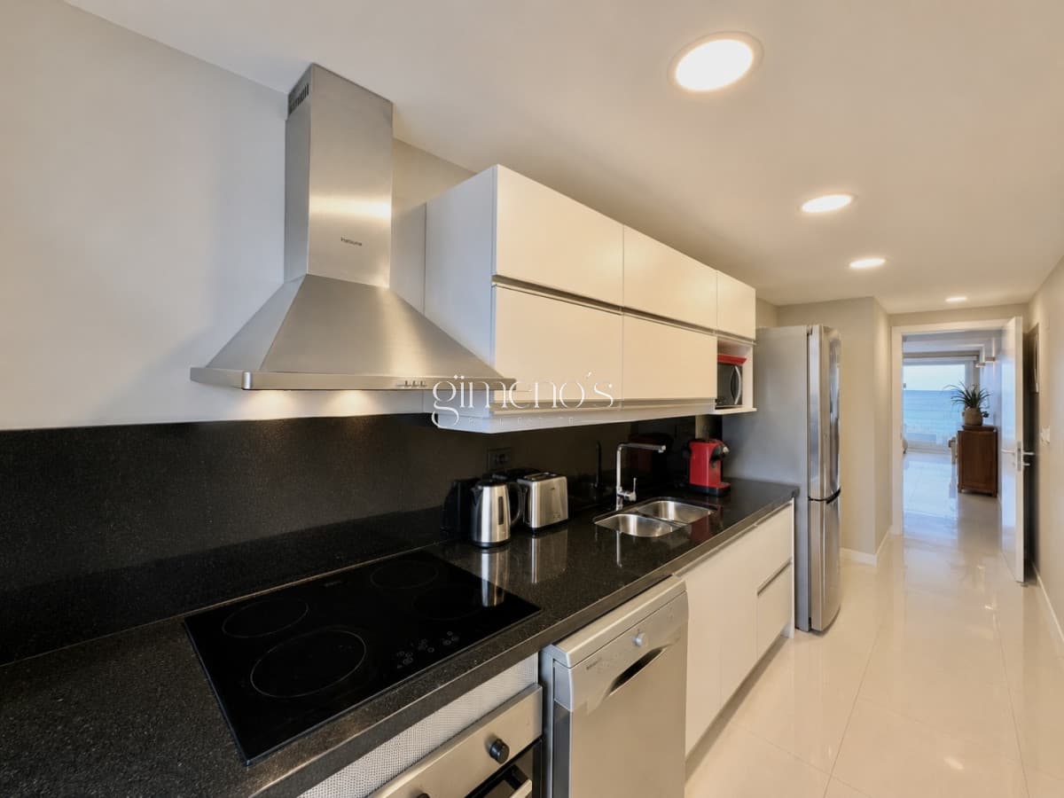 Apartamento en venta 2 dormitorios-primera linea Playa Mansa - Punta del Este
