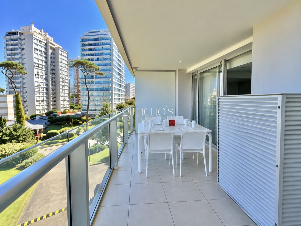Apartamento en Venta de 2 Dormitorios en Playa Mansa - Punta del Este