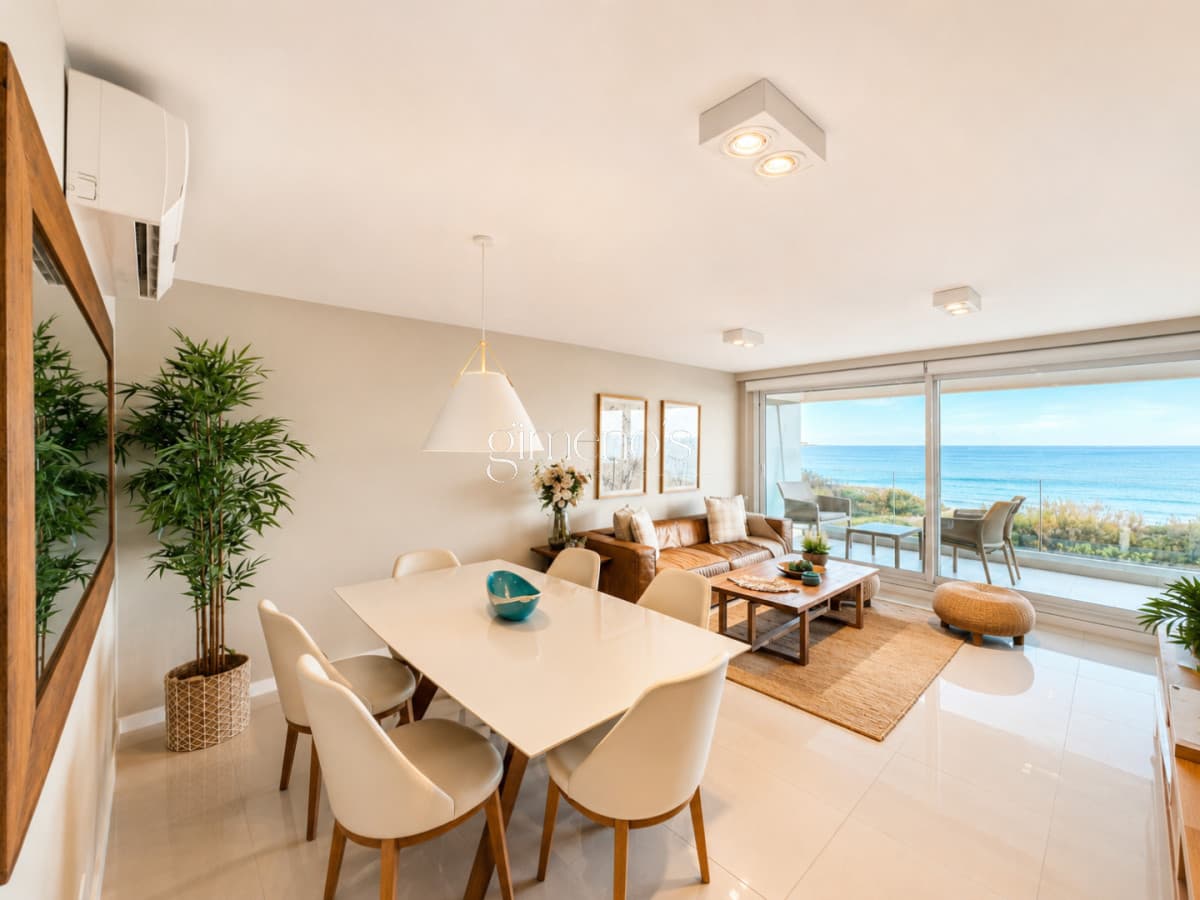 Apartamento en venta 2 dormitorios-primera linea Playa Mansa - Punta del Este