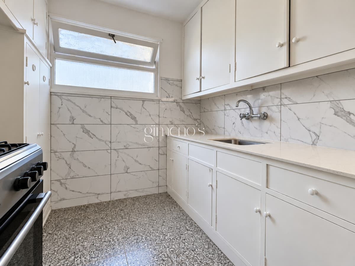 Apartamento en Venta de 1 Dormitorio y medio en plena Peninsula de Punta Del Este