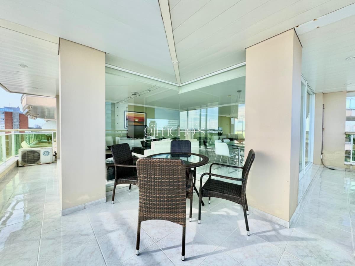 Apartamento en alquiler temporal y anual en playa Mansa Punta del Este.