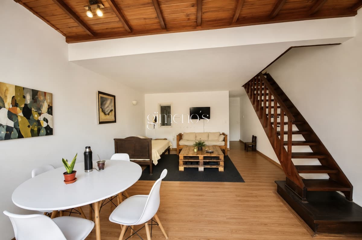 Apartamento en Venta de 1 Dormitorio y medio en plena Peninsula de Punta Del Este