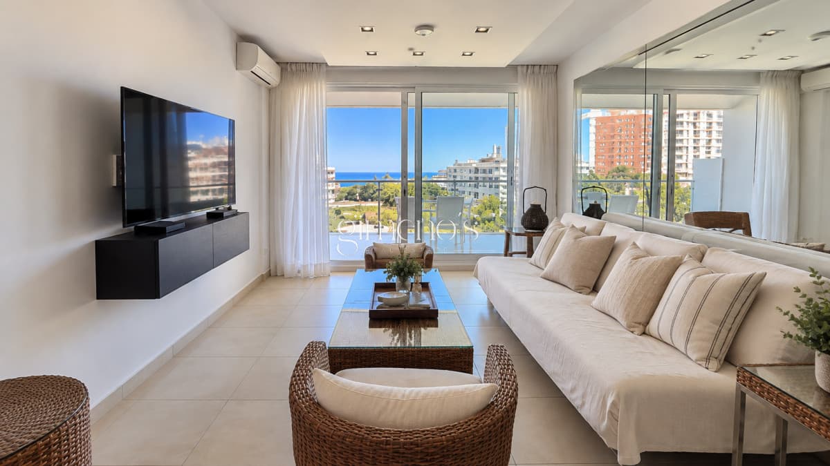 Apartamento en Venta de 2 Dormitorios en Playa Mansa - Punta del Este