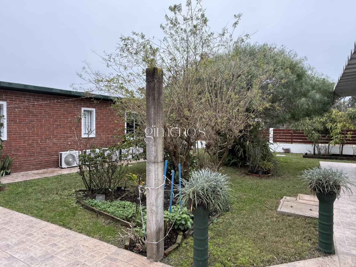 Casa de 3 dormitorios a la venta en Pinares - Playa Mansa