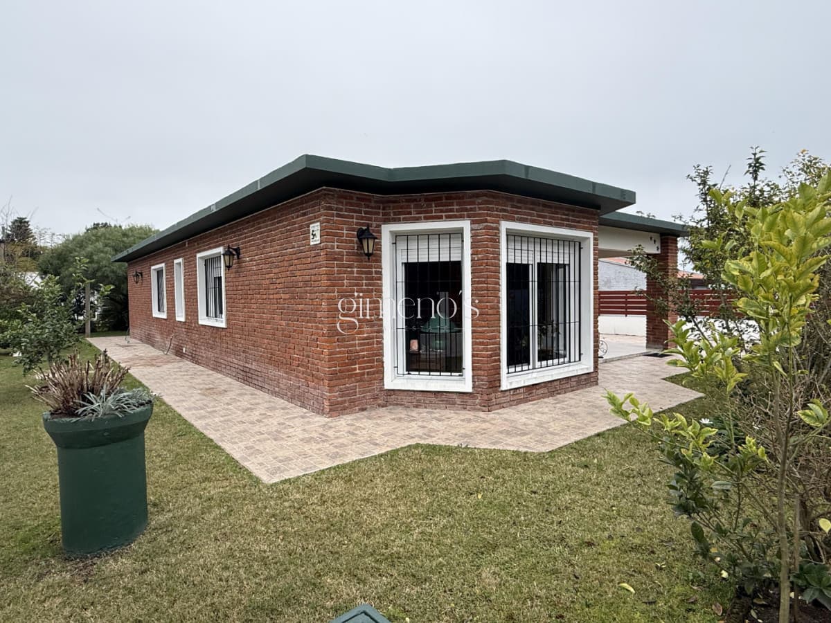 Casa de 3 dormitorios a la venta en Pinares - Playa Mansa