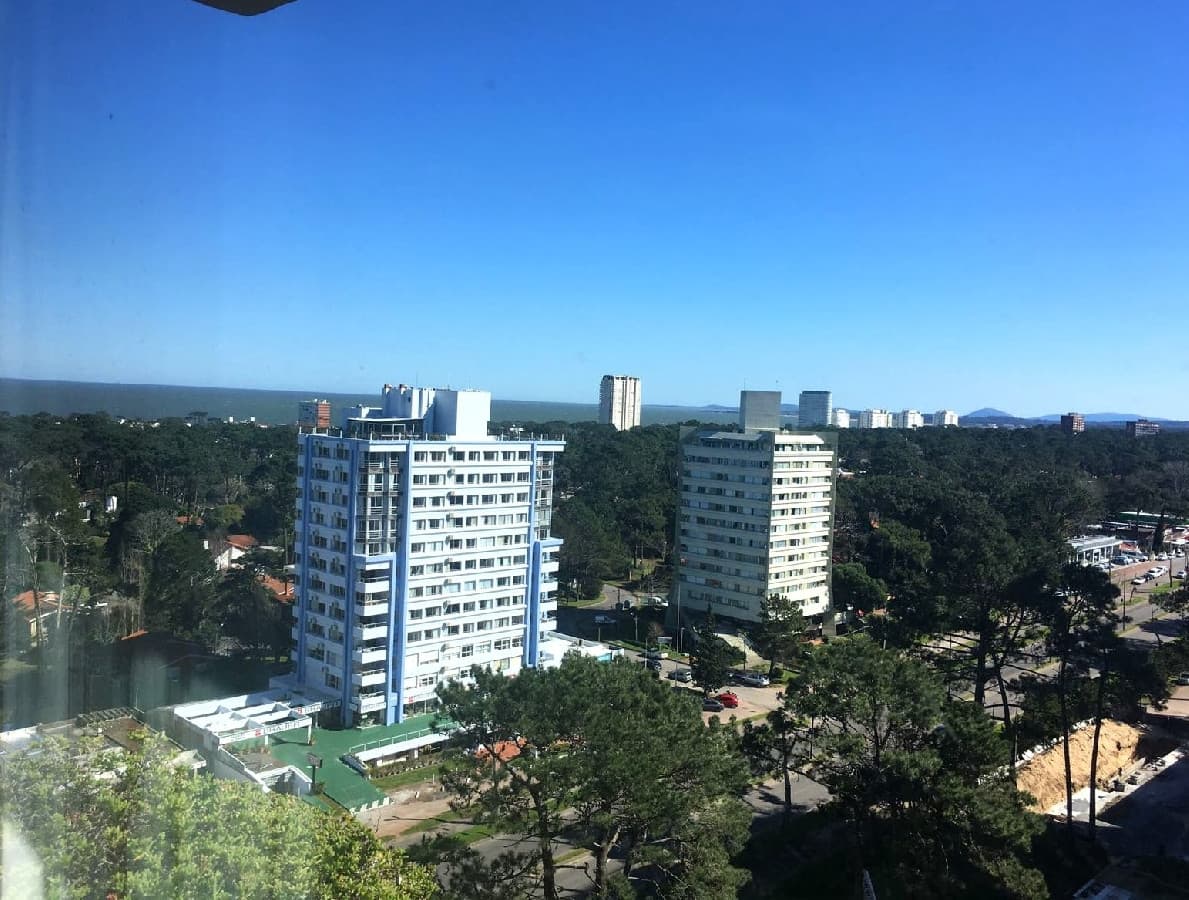 Apartamento ID.2038 - Amplio apto sobre Roosevelt, con excelente vista al bosque y a la Playa