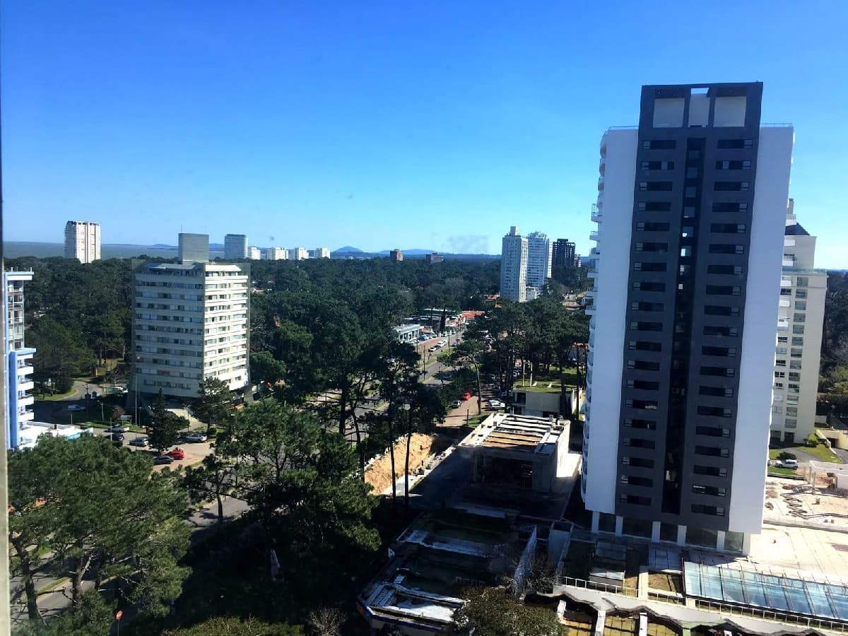 Apartamento ID.2038 - Amplio apto sobre Roosevelt, con excelente vista al bosque y a la Playa