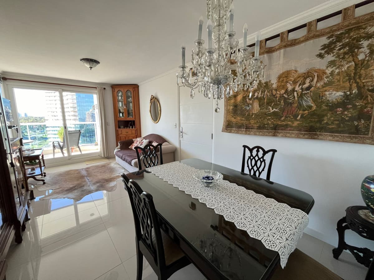 Apartamento ID.2821 - Casino Tower, Hermoso apartamento, amplia terraza, garage en subsuelo.