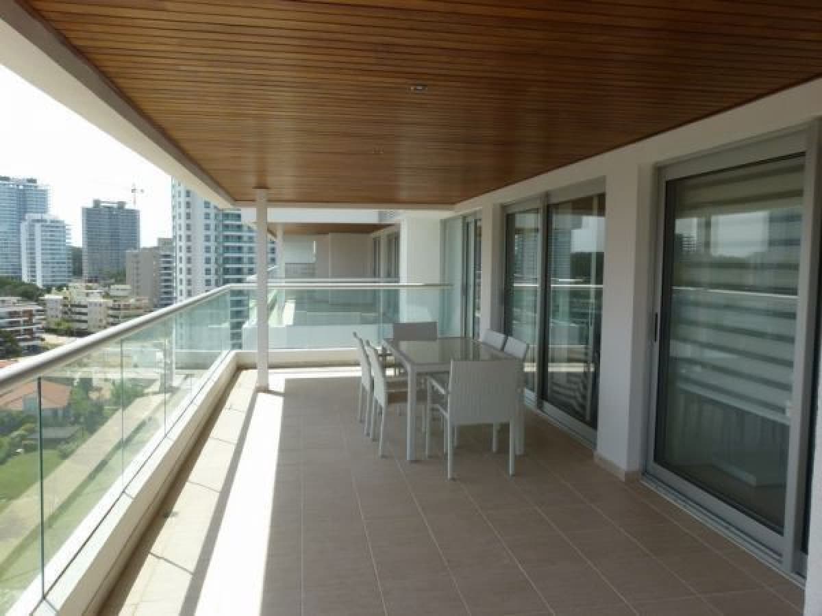 Icon Brava, excelentes Amenities.   -