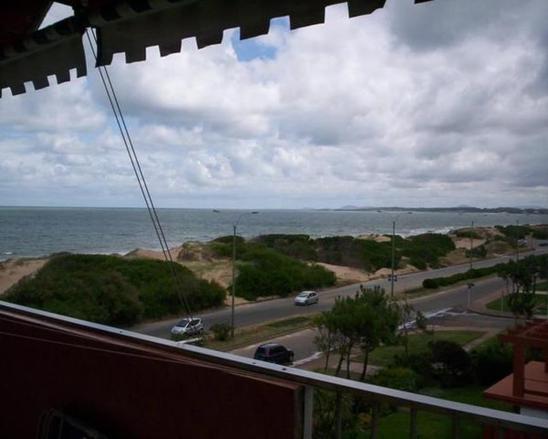 Apto en Alquiler, Playa Mansa, terraza, vista   -