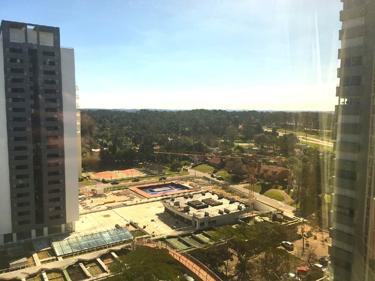 Apartamento ID.2038 - Amplio apto sobre Roosevelt, con excelente vista al bosque y a la Playa