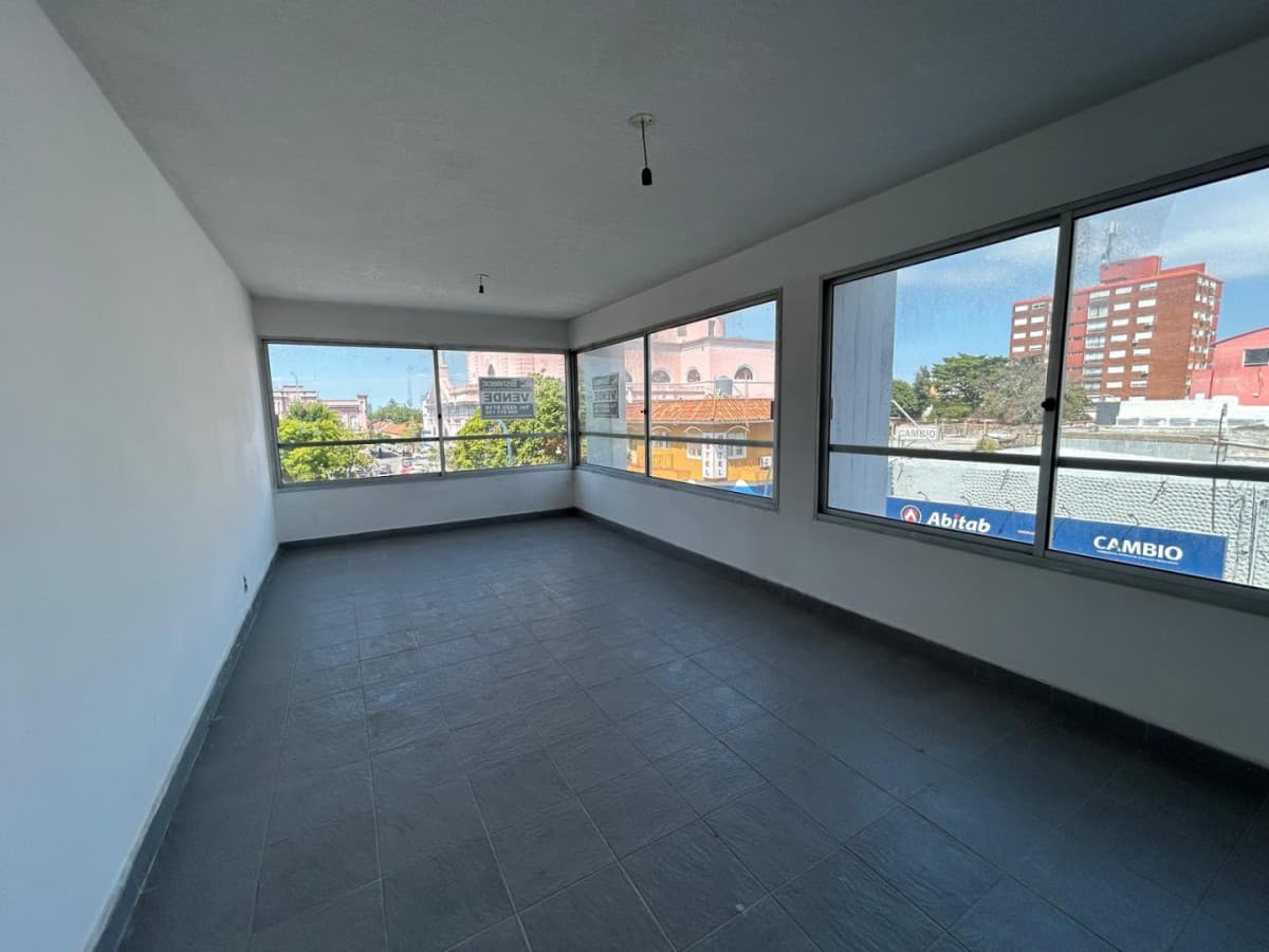 Apartamento ID.2982 - Centro de Maldonado - Ideal para oficina o consultorio