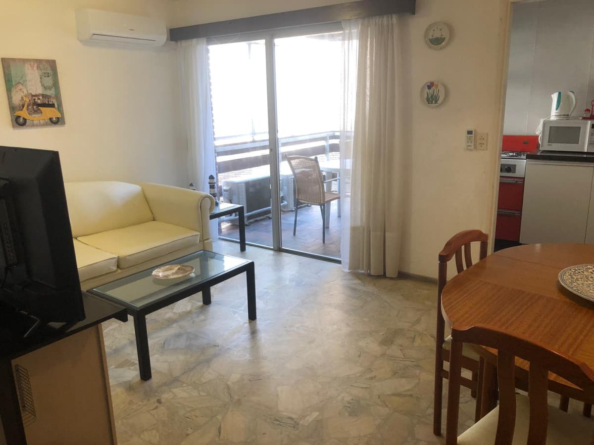 Apto en alquiler para la temporada, a metros de la Playa Mansa   -