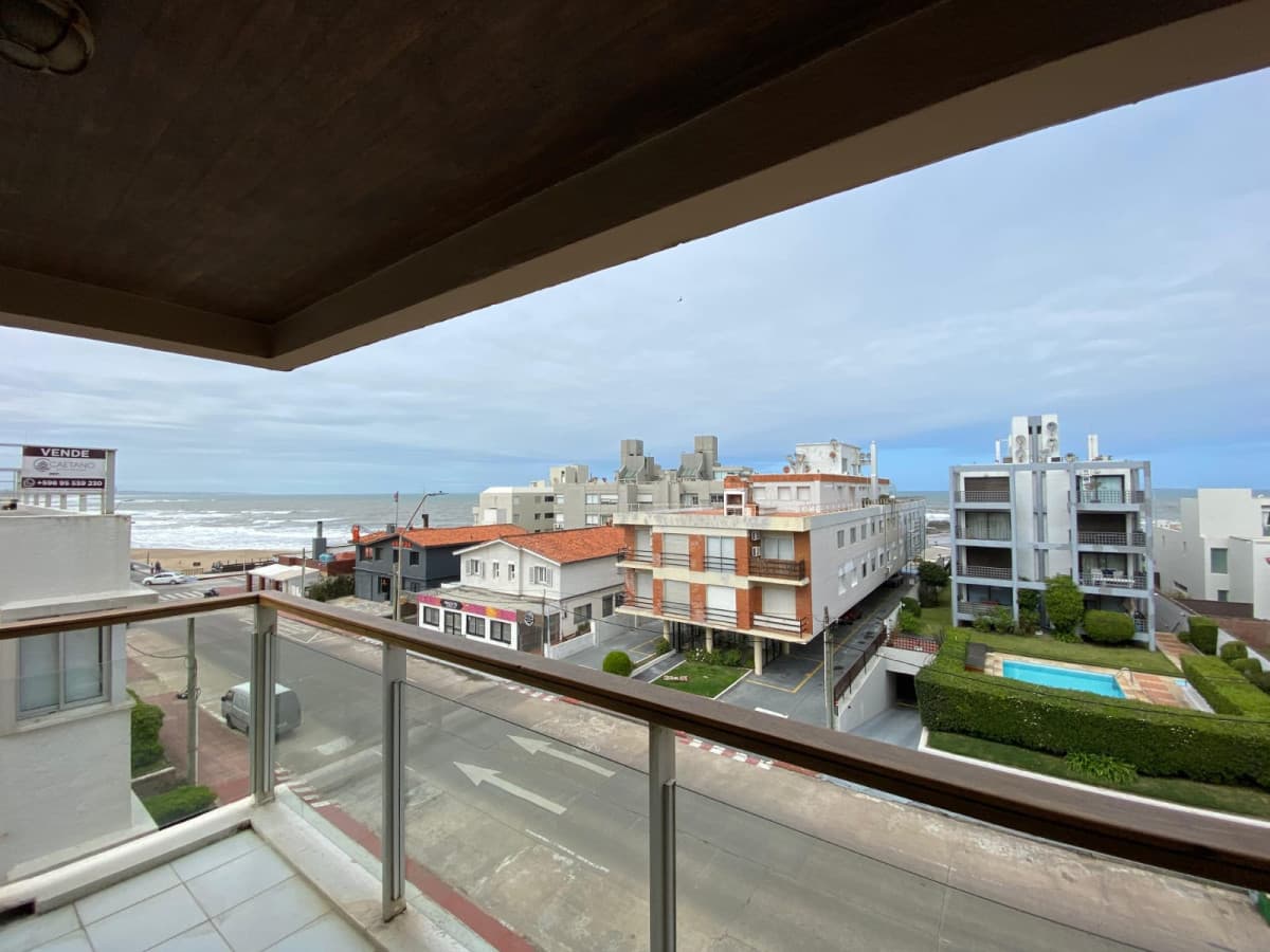 Apartamento ID.1502 - Se vende apto en la Peninsula, con terrazaq y vista al Emir