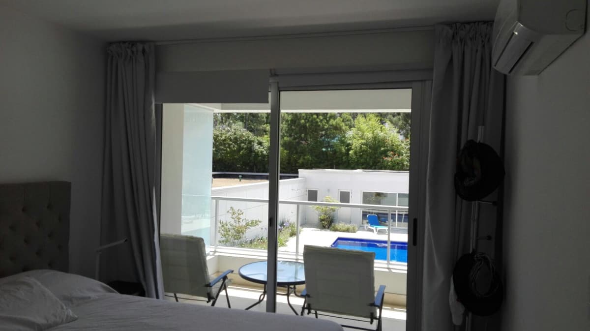 Apto en alquiler de temporada, con terraza y parrillero propio  -