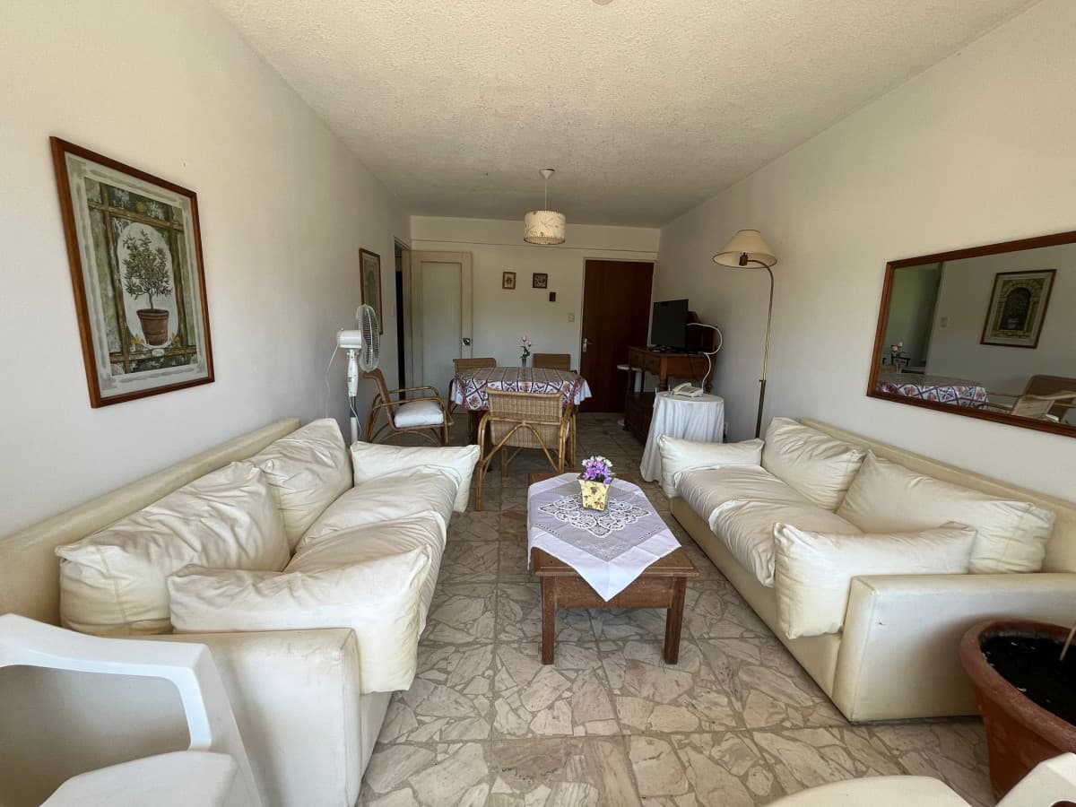 Muy lindo apartamento, con terraza y cochera amplia   -