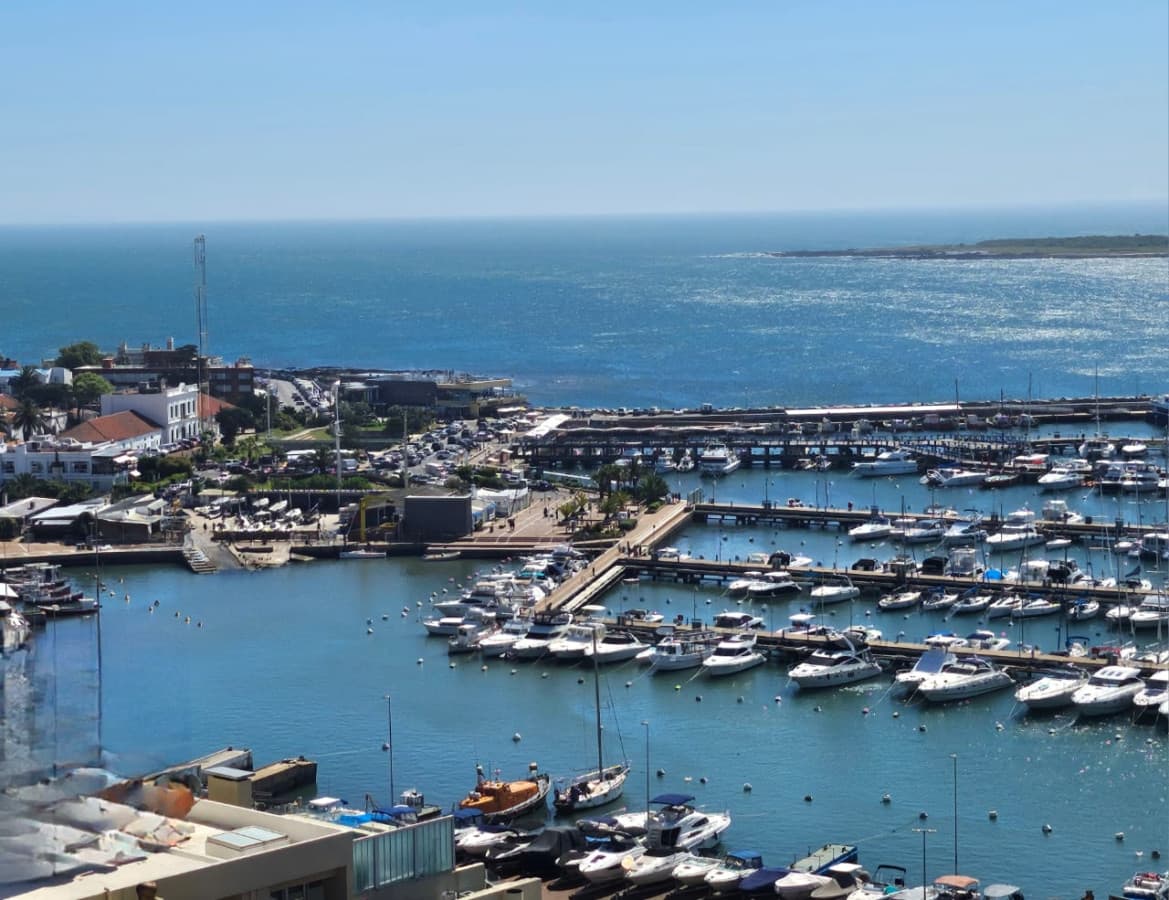 Torre Verona, alquiler de temporada. Excelente vista al Puerto de Punta del Este   -