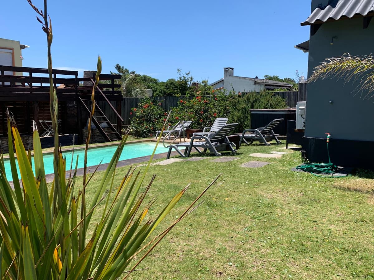 Casa en alquiler Manantiales, con vista y Piscina   -