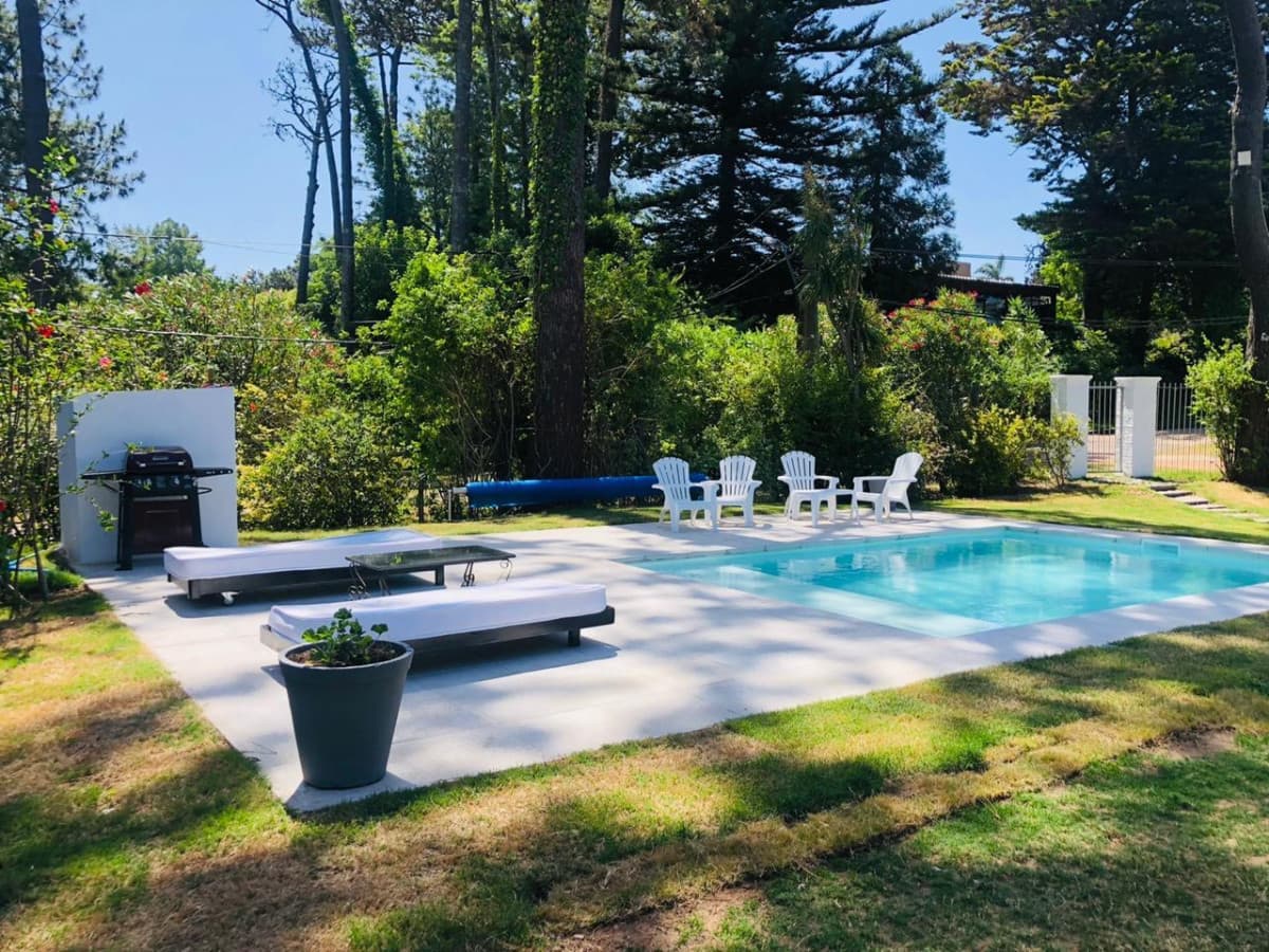 Hermosa casa en alquiler de temporada con jardin, piscina, para 11 personas  -