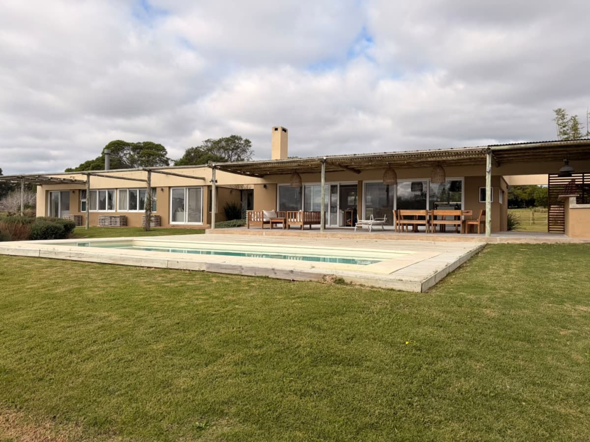 Casa ID.2994 - Venta de Casa en Exclusivo Barrio Privado El Quijote