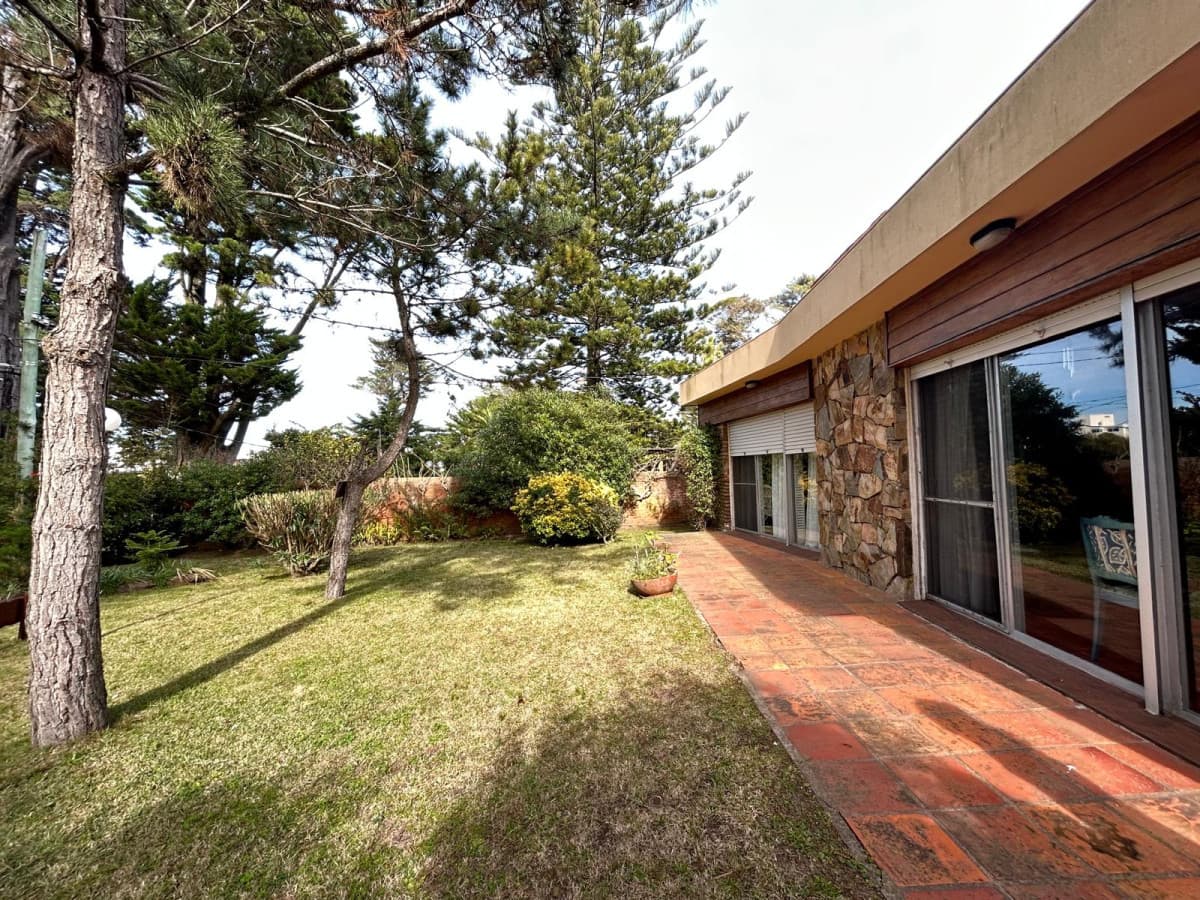 Casa en Alquiler de temporada, a 200 metros de la Playa Brava   -