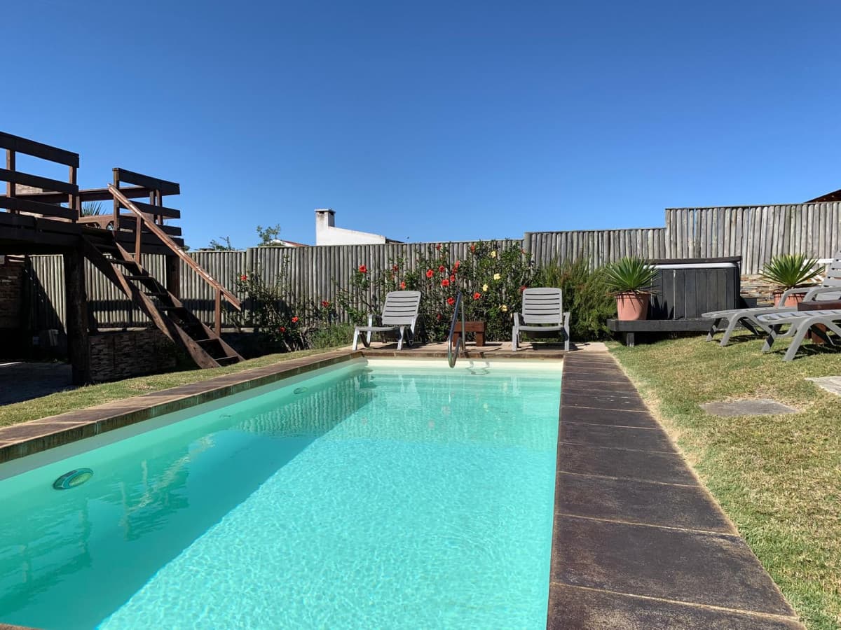 Casa en alquiler Manantiales, con vista y Piscina   -