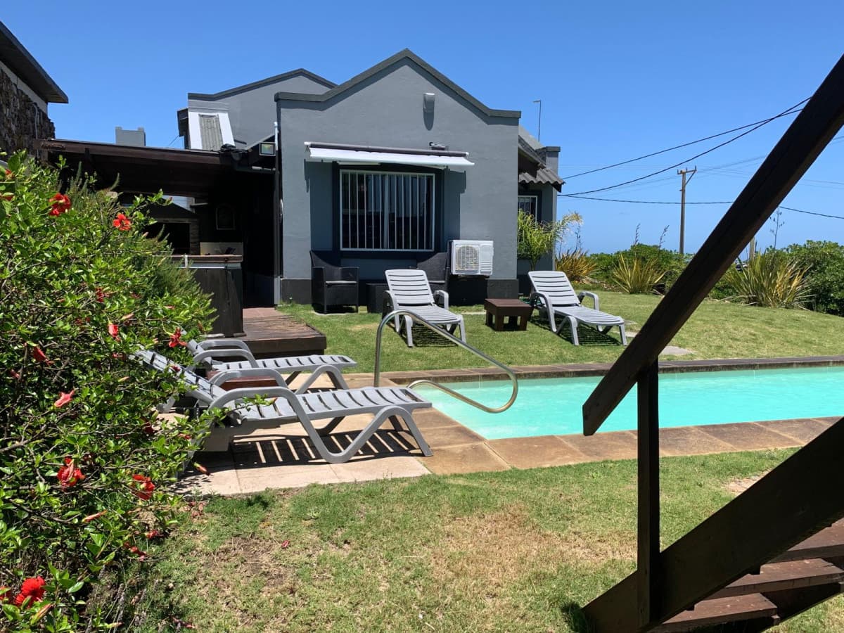 Casa en alquiler Manantiales, con vista y Piscina   -