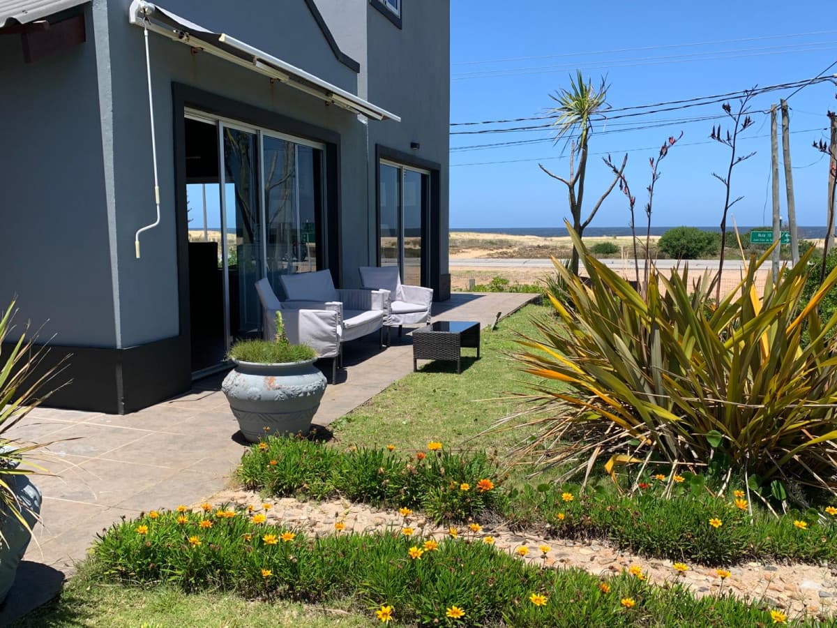 Casa en alquiler Manantiales, con vista y Piscina   -