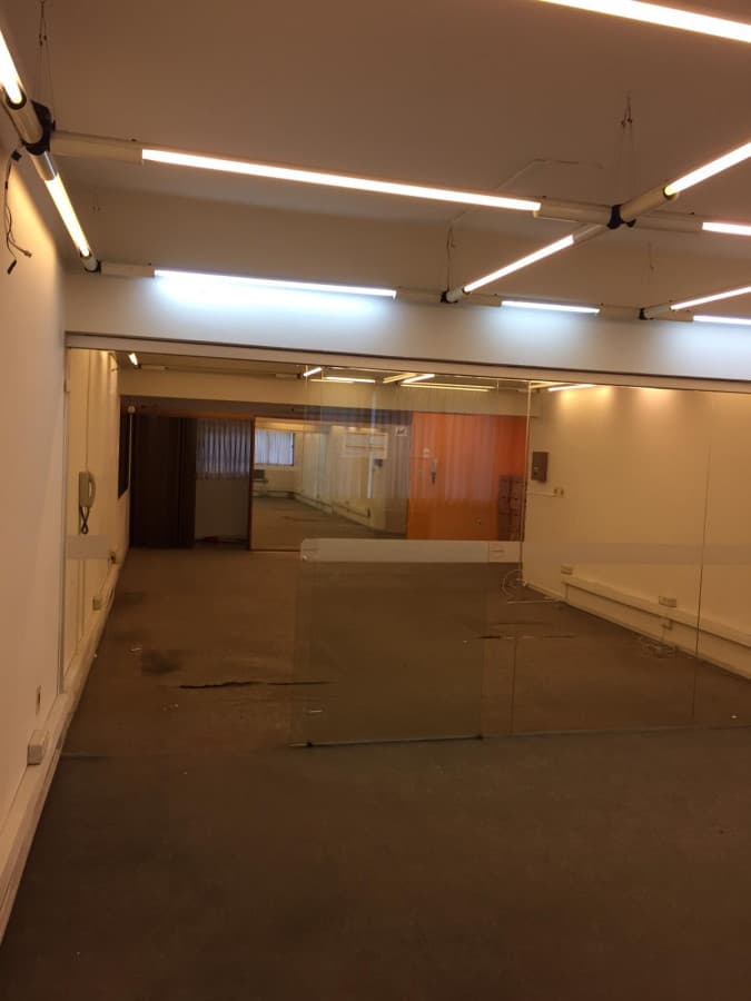 Local Comercial ID.2227 - Amplia sala comercia, excelente ubicación!