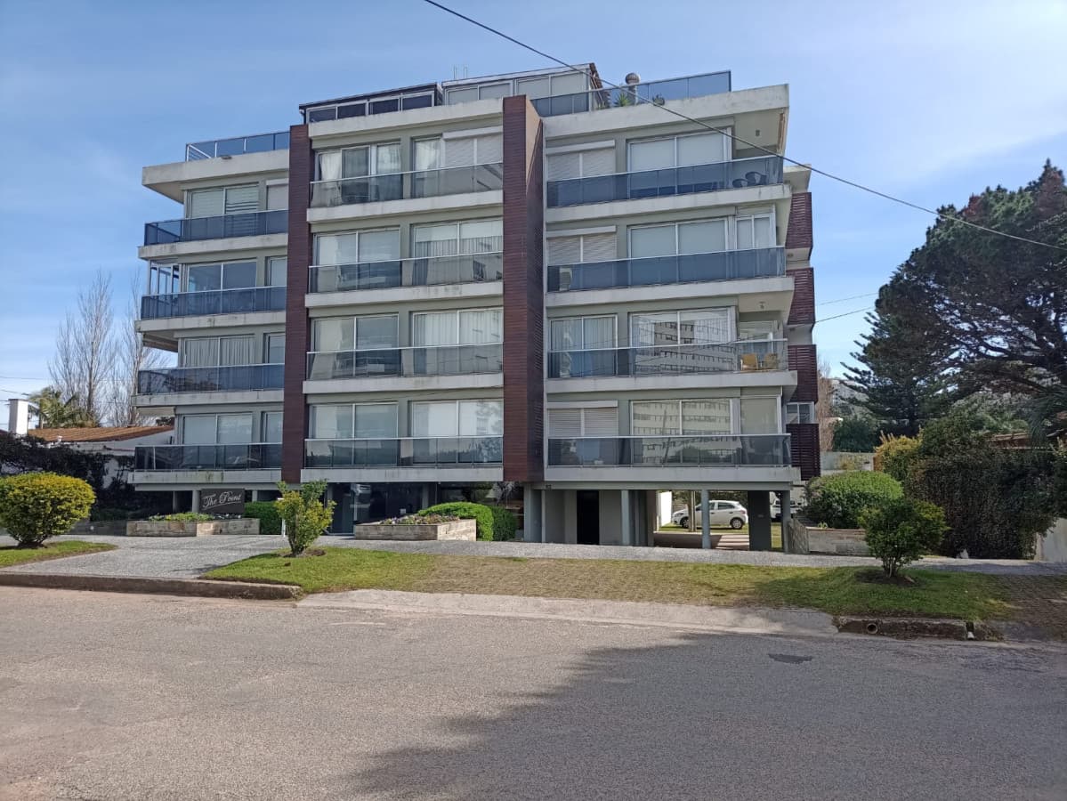 Alquiler temporal, Edificio con Piscina, Cochera  -