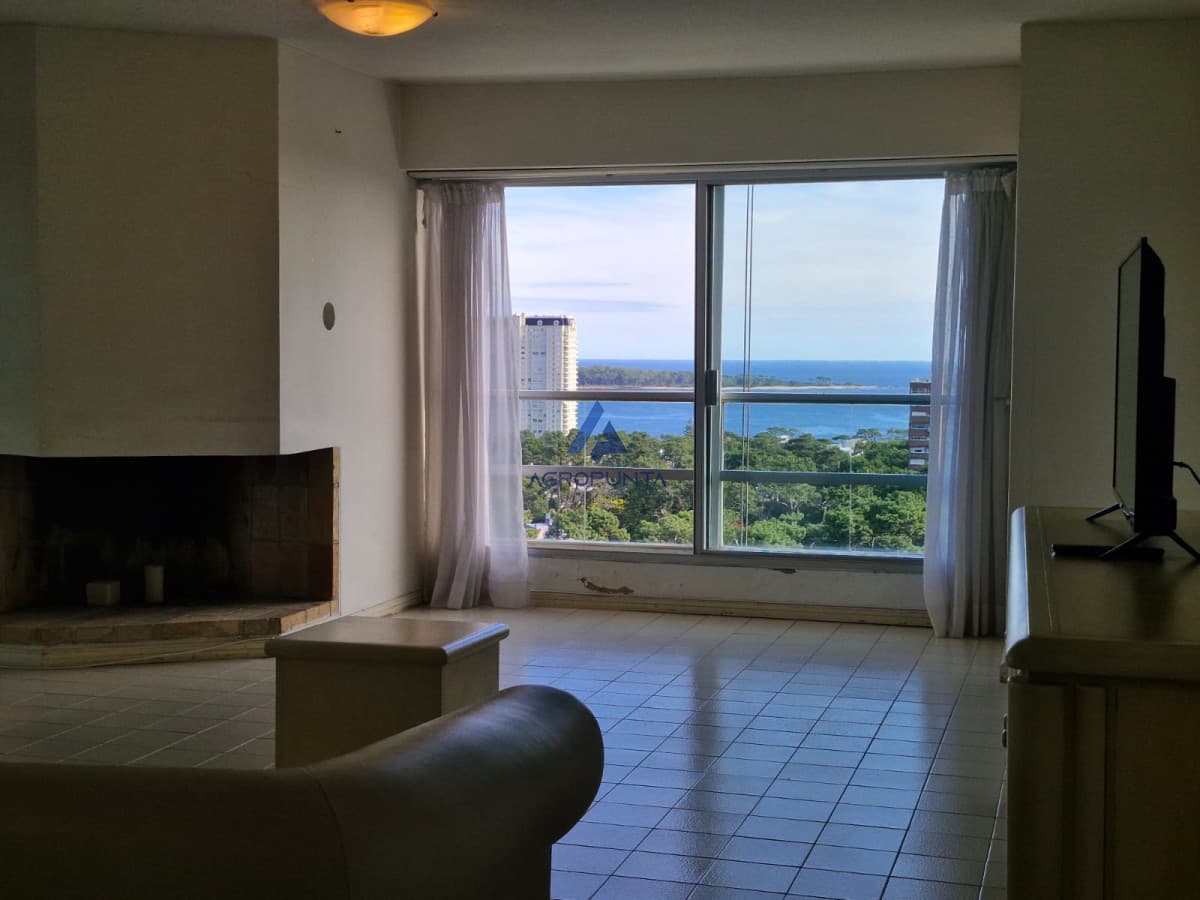 Venta Apartamento en Punta del Este Parquemar Bosque Semipiso en Zona Roosevelt