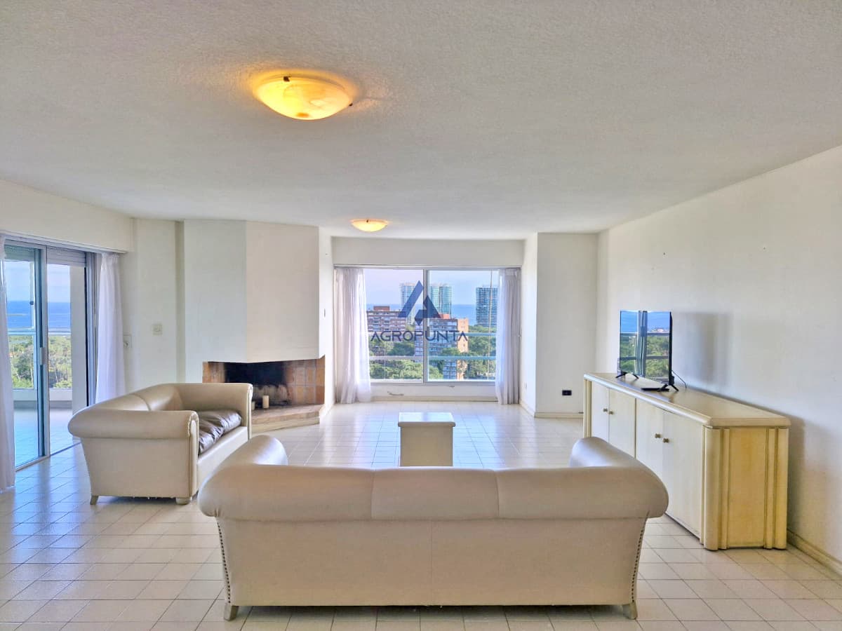 Venta Apartamento en Punta del Este Parquemar Bosque Semipiso en Zona Roosevelt