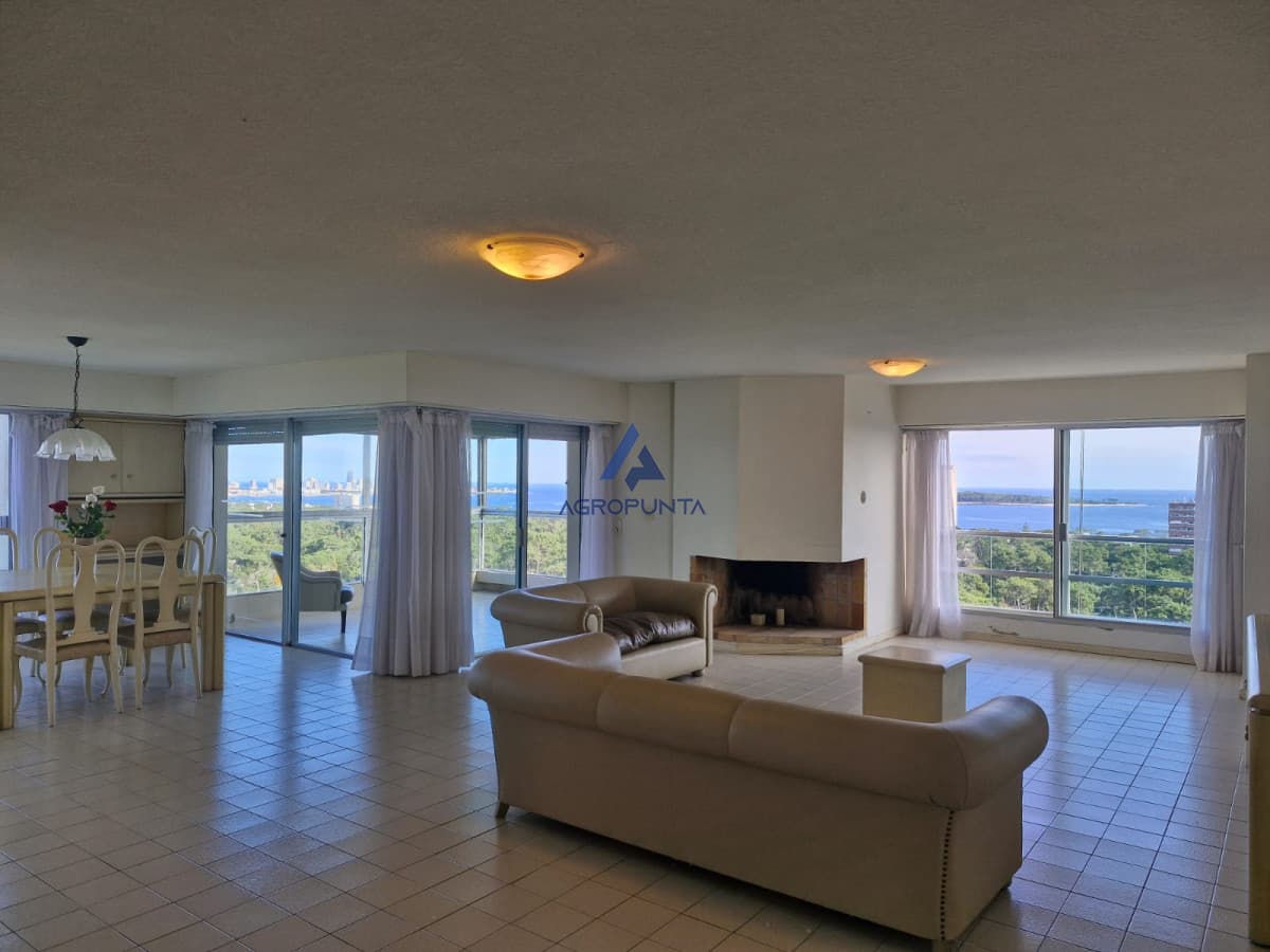 Venta Apartamento en Punta del Este Parquemar Bosque Semipiso en Zona Roosevelt