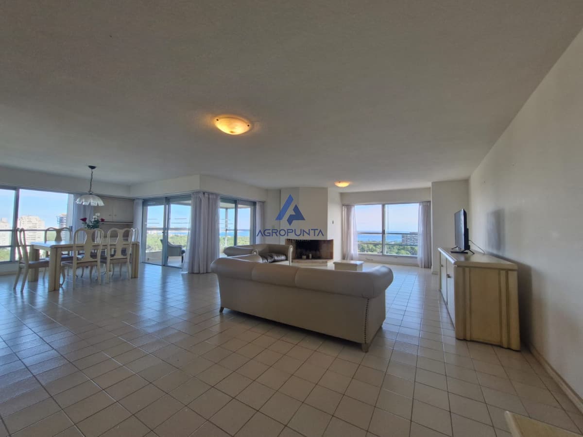 Venta Apartamento en Punta del Este Parquemar Bosque Semipiso en Zona Roosevelt