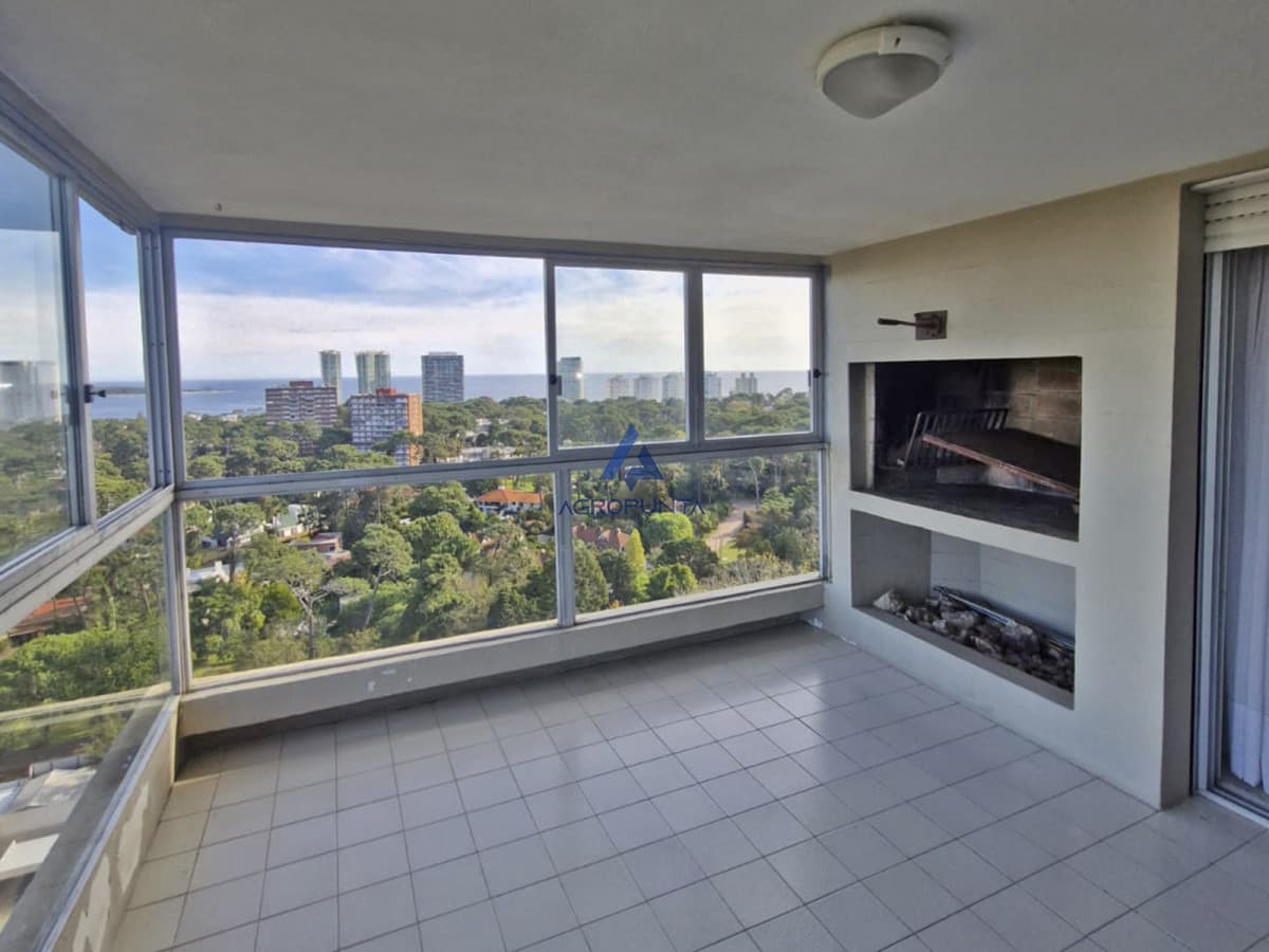 Venta Apartamento en Punta del Este Parquemar Bosque Semipiso en Zona Roosevelt