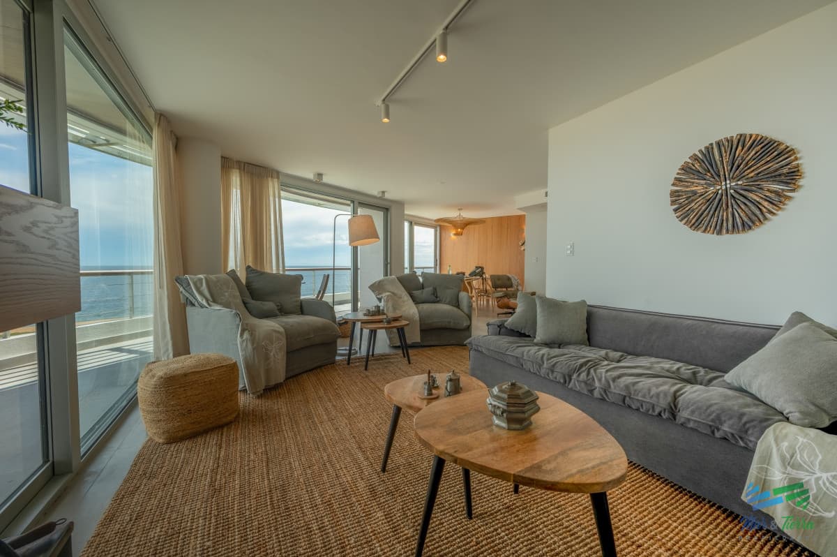 Espectacular PentHouse 4 Dormitorios, Terraza EXCLUSIVA & Todos los Servicios, Edificio ISABEL, Punta Del Este