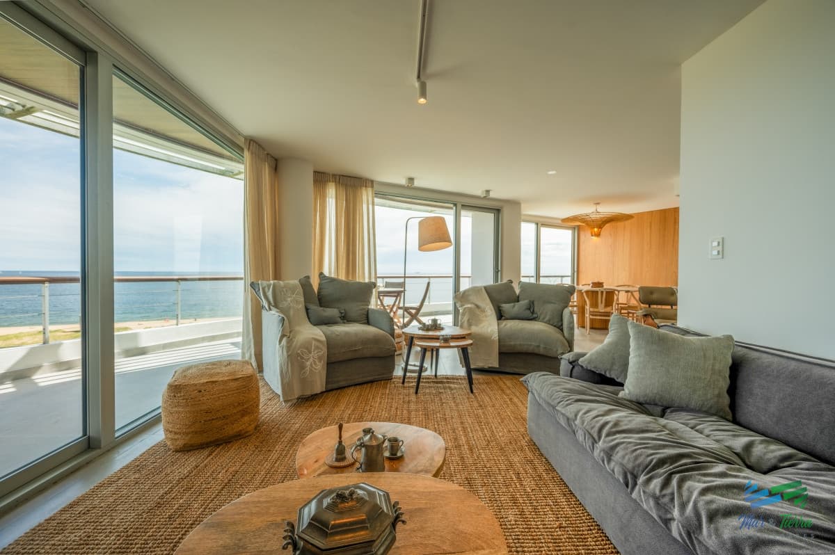 Espectacular PentHouse 4 Dormitorios, Terraza EXCLUSIVA & Todos los Servicios, Edificio ISABEL, Punta Del Este