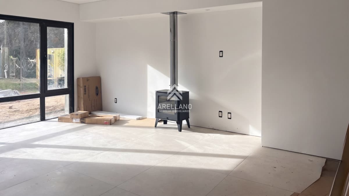 Casa ID.6689 - Casa A Estrenar en Barrio Privado, Parque Burnett, Pinares, Punta Del Este, Maldonado
