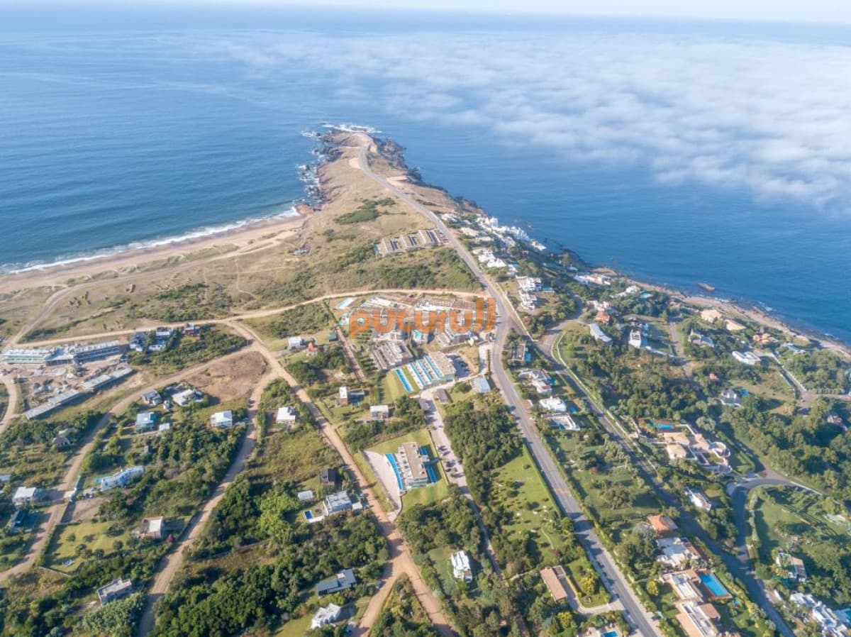 Excepcional Proyecto De Edificios En Grutas De La Ballena