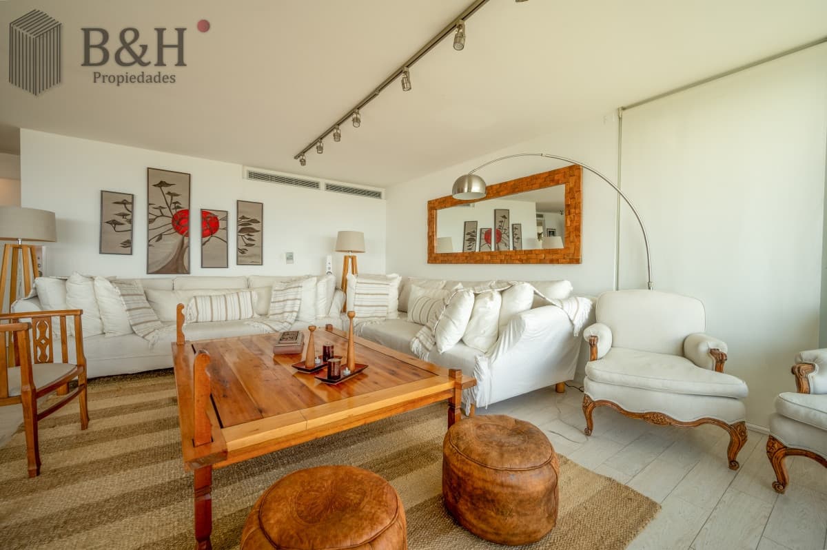 Espectacular Piso Completo De 5 Dormitorios & Todos los Servicios, Edificio LUMIERE, Punta Del Este