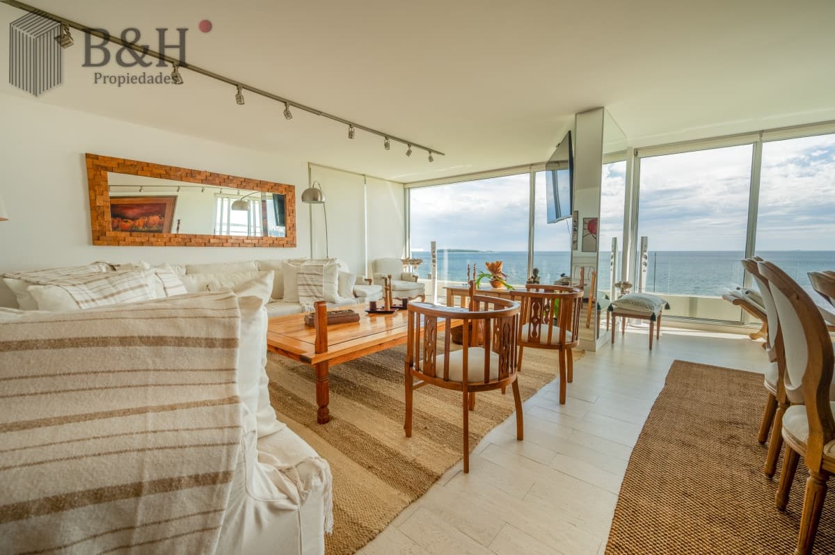Espectacular Piso Completo De 5 Dormitorios & Todos los Servicios, Edificio LUMIERE, Punta Del Este