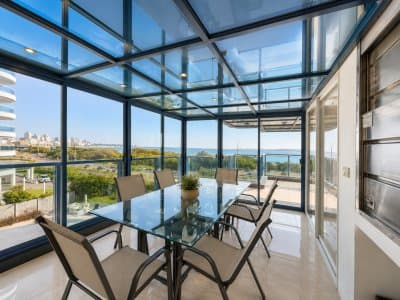 venta apartamento  3 dormitorios y servicio, vista al mar