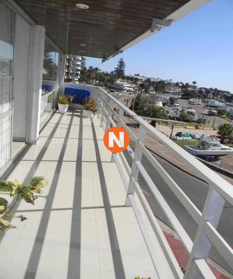 Apartamento en venta de 4 dorm. con vista espectacular al Pu ...