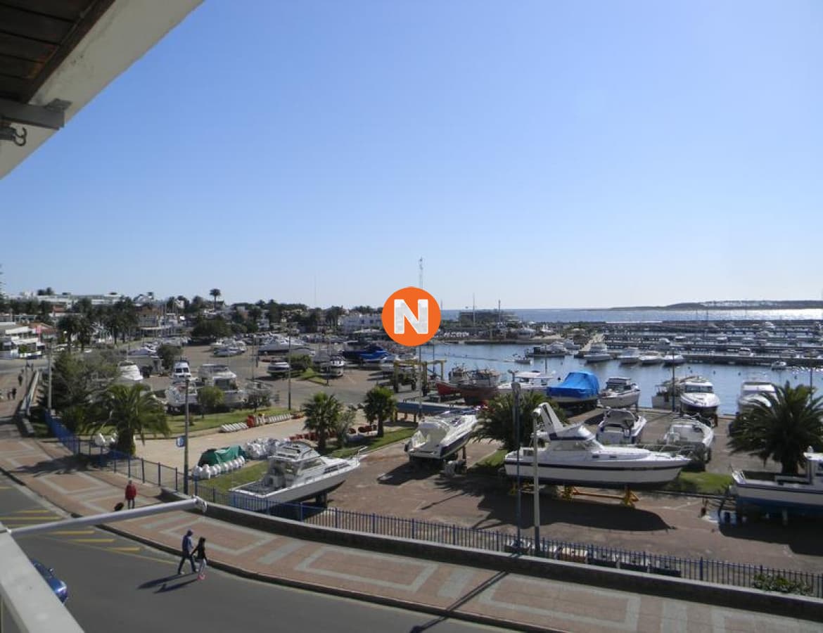 Apartamento en venta de 4 dorm. con vista espectacular al Pu ...