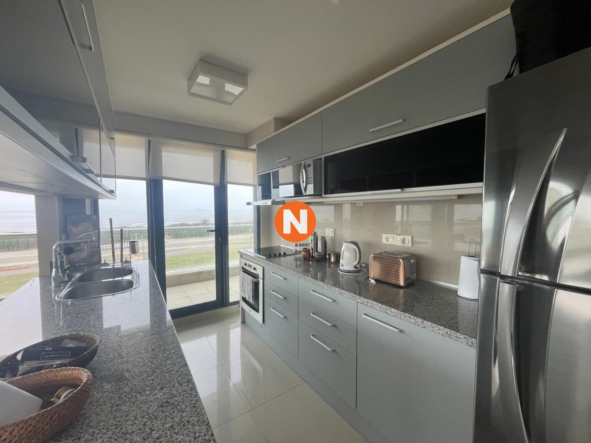 Penthouse en la Brava en venta, primera línea