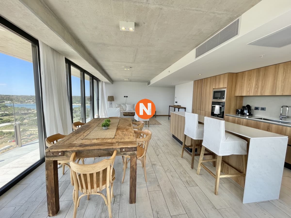 Exclusivo apartamento, en SurfSide.
