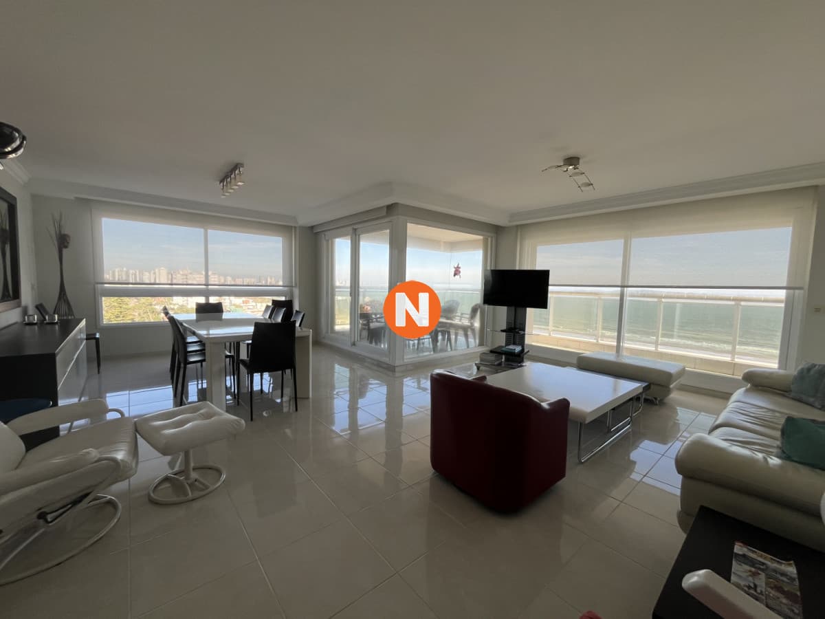 Apartamento en Venta de 3 dormitorios y servicio, Playa Mans ...